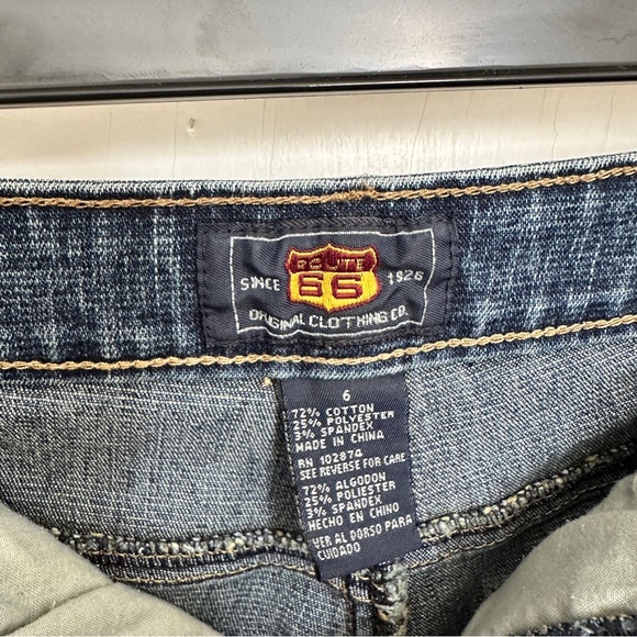 Route 66 size 6 denim shorts with some stretch. Comfortable and flattering fit. - Picture 4 of 4